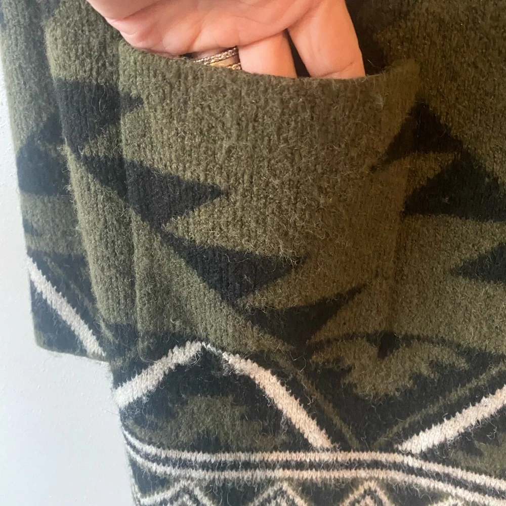Frye Women's The Cozy Cardigan Olive Green Black
Southwest Aztec Western Size M - Picture 7 of 11